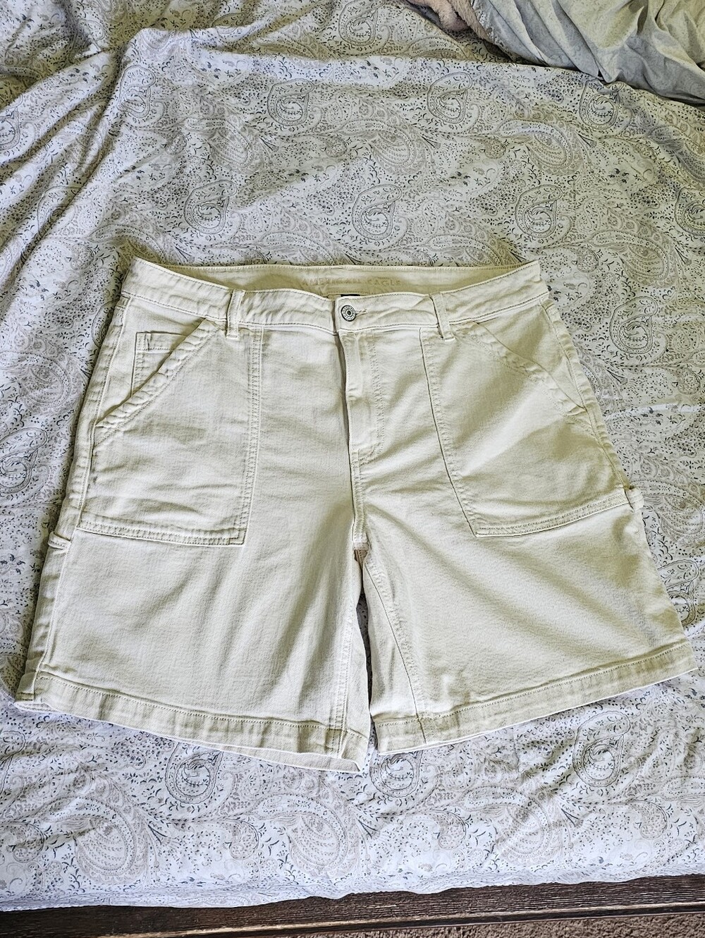 American Eagle Outfitters Women's Light Cream Carpenter Shorts